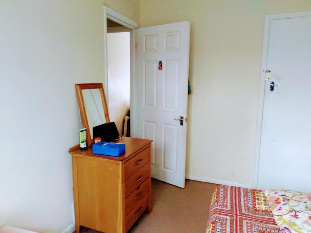 Comfortable Double Bedroom In London Hornchurch Ngoại thất bức ảnh